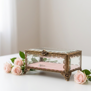 Boîte à bijoux moderne de luxe en métal laiton avec cadre en verre biseauté pour la décoration et le rangement - Product Image 1