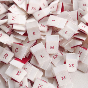 ป้ายเสื้อผ้าทอแบบม้วนตัดด้วยเลเซอร์ ความหนาแน่นสูง เป็นมิตรกับสิ่งแวดล้อม ป้ายทอแบรนด์ส่วนตัวสำหรับเสื้อผ้าและเครื่องประดับแบบกำหนดเอง - Product Image 1