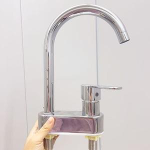 Grifo de lavabo monomando de acero inoxidable con doble orificio, montado en encimera, para agua fría y caliente, con válvula de bola. - Product Image 5