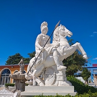 Statue de Saint George à cheval en marbre blanc TREVI, sculpture extérieure de 3 m de hauteur, décoration d'entrée
