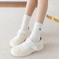 Chaussettes de sport en coton blanc mignon pour filles Chaussettes d'équipage japonaises d'automne avec broderie de style météo Utilisation quotidienne avec logo sur la manchette