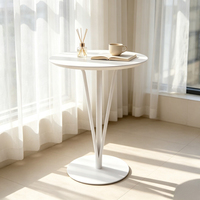 Table d'appoint moderne minimaliste convertible et mobile avec structure en métal noir et blanc, petite table basse pour salon, chambre ou bar