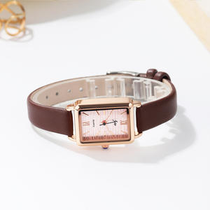 Montre à quartz pour femme vintage de luxe, petite et carrée, avec paillettes, bracelet en cuir minimaliste, or rose, calendrier, fabrication personnalisée - Product Image 1