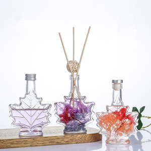 Vente en gros de flacons en verre pour sirop en forme de feuille d'<span class=keywords><strong>érable</strong></span> avec bouchon <span class=keywords><strong>à</strong></span> vis de 50 ml, 100 ml, 250 ml, flacons en verre pour liqueur en forme de feuilles d'<span class=keywords><strong>érable</strong></span> avec couvercle - Product Image 4