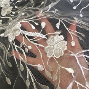 Tessuto di pizzo di <span class=keywords><strong>Tulle</strong></span> fiore <span class=keywords><strong>bianco</strong></span> <span class=keywords><strong>ricamato</strong></span> da sposa per abiti LT21896 - Product Image 2
