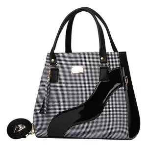 Sac fourre-tout en cuir verni blanc pour femme Fana Marian Cuadri avec bandoulière chaîne et décoration lettres, usage quotidien décontracté - Product Image 1