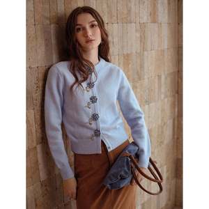 <span class=keywords><strong>Cardigan</strong></span> da Donna <span class=keywords><strong>Bianco</strong></span> in 100% <span class=keywords><strong>Cotone</strong></span> Lavorato a Maglia con Bottoni Frontali Ricamati e Decorati, Maniche Lunghe - Product Image 1