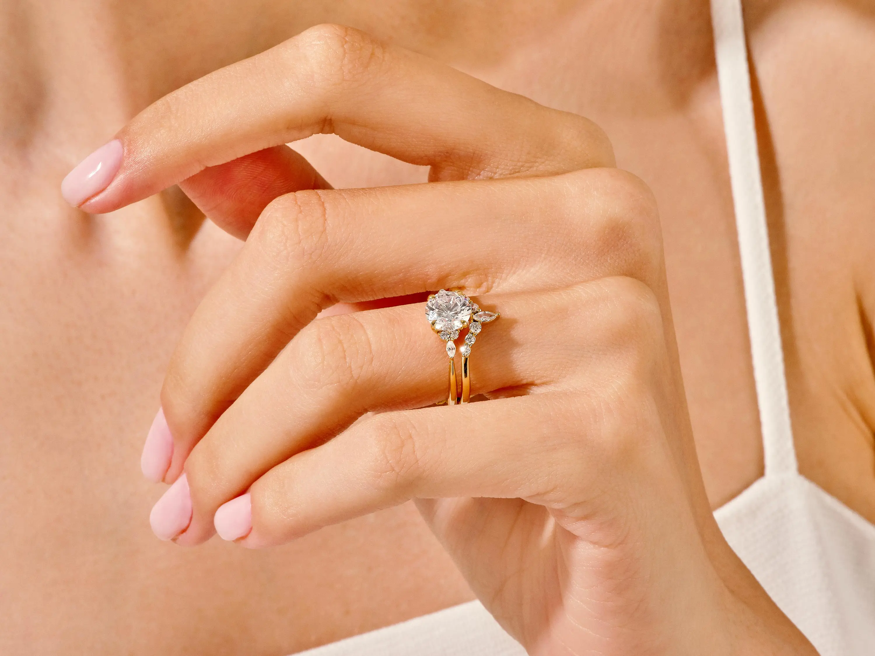Ensemble de bagues de mariage en diamant vintage 14k Gold Curved Accents Diamond Engagement Ring Round Cluster Wedding Ring