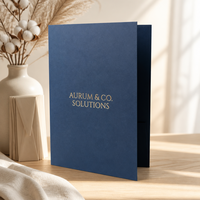 Carpeta de Papel Plegable Personalizada con Impresión, Azul Marino, Laminado Mate, con Logotipo en Dorado, OEM, ODM, Directo de Fábrica