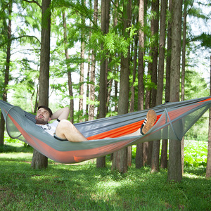 <span class=keywords><strong>Hamac</strong></span> <span class=keywords><strong>de</strong></span> camping portable en nylon avec sangles d'arbre et sac <span class=keywords><strong>de</strong></span> transport, capacité <span class=keywords><strong>de</strong></span> 500 livres et moustiquaire pour la randonnée - Product Image 4