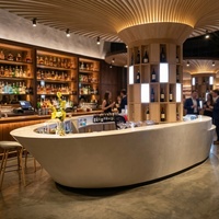 Comptoir de bar en pierre de surface solide blanche de forme ovale sur mesure pour bar lounge