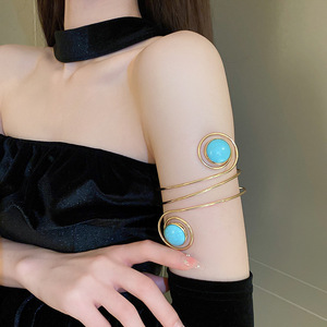 Brazalete Clásico Ajustable de Metal con Turquesa para la Parte Superior del Brazo |   Brazalete con Diseño de Hoja |   Elegante Joyería de Brazo Verde Turquesa para Tren - Product Image 1