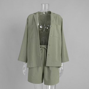 Ensemble chemise et short pour femmes sur mesure OEM, été 2026 |   Ensemble coordonné à col cranté et manches 3/4 pour un <span class=keywords><strong>look</strong></span> décontracté et chic, ensemble 2 pièces pour fille - Product Image 1
