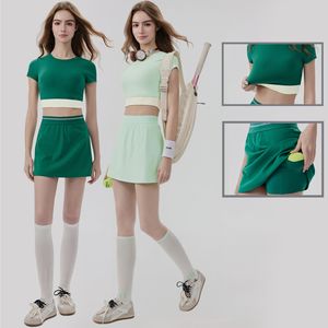 ชุดวอร์มเทนนิสผู้หญิง แขนสั้น สีสันตัดกัน ให้ความรู้สึกเย็นสบาย ชุดออกกำลังกายลำลอง 2 ชิ้น ชุดโยคะพิลาทิสกันลื่น มีกระเป๋า - Product Image 1