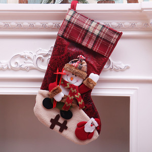 LINGKAI Chaussettes de Noël à revers à carreaux, motif Père Noël, Bonhomme de neige et Renne en 3D, Sac à bonbons, Cadeau de Noël, Décoration de fêtes à suspendre au foyer - Product Image 3