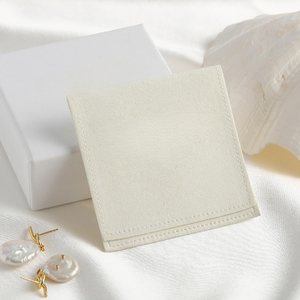 Pochette de rangement pour bijoux personnalisée avec logo imprimé, en microfibre légère de luxe, petite, avec rabat - Product Image 2