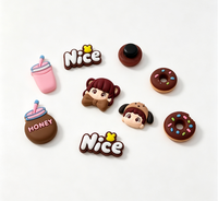 Ensemble de breloques en PVC personnalisées HS Brand, motif fille de dessin animé Kawaii, chaînes à boutons florales, accessoires souples détachables pour sabots et sacs, avec donut