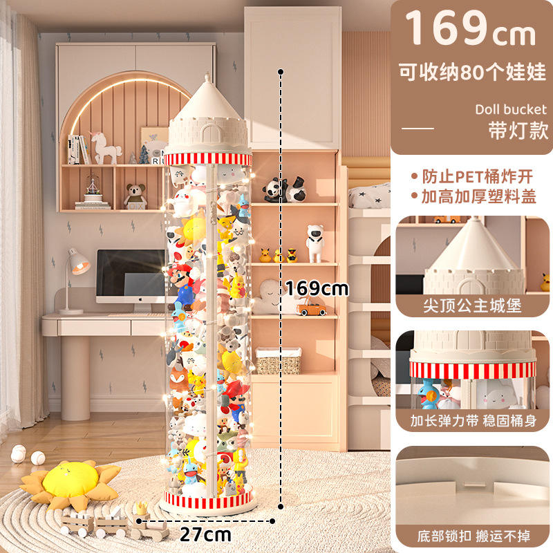 Modelo grande de techo puntiagudo con luces.