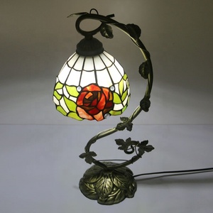 Lámparas Estilo Tiffany LongHuiJing, Lámpara de Vidrio con Decoración para el Hogar, Lámpara de Mesa, Pantalla de Lámpara con Diseño de Rosa y Hojas Metálicas - Product Image 2