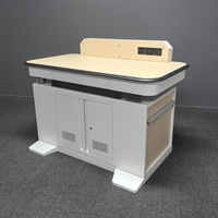 Bureau informatique multifonctionnel réglable en hauteur avec plateau relevable et rangement verrouillable pour salles multimédias
