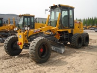 Nouvelle niveleuse à moteur chinoise GR100 de 7 tonnes avec lame de 3,05 m en stock pour la construction routière légère et le nivellement