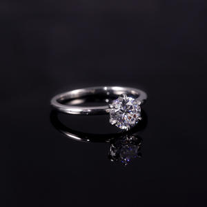 Anillo de Boda de Plata S925 con Incrustaciones de Moissanita Color D, Diseño de Garra de Águila, Estilo Minimalista Unisex, Certificado de Tasación Nacional - Product Image 5