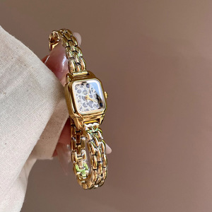 Montre-bracelet vintage dorée populaire 2026 pour femme, style français avec chiffres romains, montre fine, cadeau idéal pour les amoureux - Product Image 2