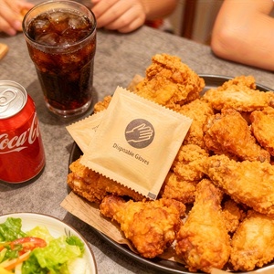 Gants en plastique PE jetables, légers, confortables, imperméables, de qualité alimentaire, emballés individuellement, pour les restaurants de restauration rapide - Product Image 2