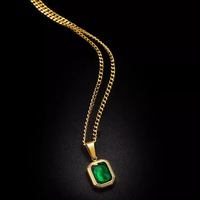Haut de gamme plaqué or titane acier pendentif collier Rectangle vert cristal artificiel pendentif collier bijoux pour femmes