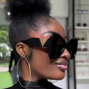 Thời Trang Lớn Khung Mèo Của Mắt Bướm Phụ Nữ Kính Mát <span class=keywords><strong>2025</strong></span> Mới Sang Trọng Thiết Kế Người Đàn Ông Kính Mát Du Lịch Ngoài Trời Kính Nữ Uv400 - Product Image 2