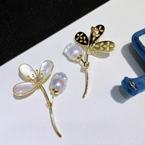 Broches de Perlas Barrocas Naturales Clover de 15 mm, con Forma de Partícula Grande, Decoración de Pecho Zhuji, Diseño de Flores Elegantes con Patrón Numérico - Product Image 4