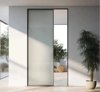 Fabricant d'origine : PT. Porte coulissante et pliante de type portail simple avec fonction de cloisonnement silencieux.