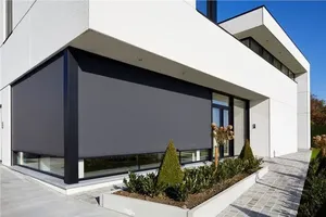 Stores extérieurs horizontaux motorisés modernes KAKADU en aluminium avec écran zip, enrouleur électrique, guide-câble pour fenêtres et lucarnes - Product Image 5