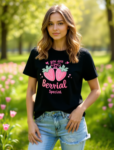 T-shirt da donna Berry Special a maniche corte, girocollo, con stampa di fragole, vestibilità comoda, top casual primaverile, lavabile in lavatrice - Product Image 2