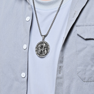 Collier Anubis en acier inoxydable, pendentif rond, bijoux unisexes, design égyptien ancien, forme géométrique d'animal - Product Image 3