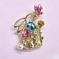 Bros Kelinci Warna Emas Berongga dengan Kristal & Enamel Bunga, Pin Kerah Aksesoris Wanita