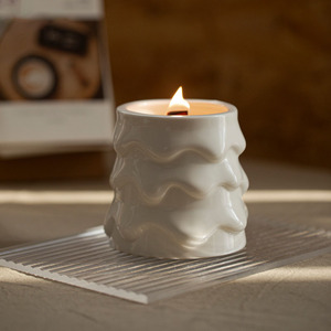 Vela de Cerámica Moderna de Estilo Minimalista con Forma de Helado de Crema - Product Image 2