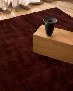 Tapis en laine tufté à la main rouge bordeaux personnalisé, peluche douce, poils coupés 15 mm, tapis moderne fait main, tapis de sol durable, couleur unie - Product Image 5