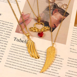 2024ミノスエンジェルウィングジュエリーセットステンレススチールPVD18kゴールド感謝祭イヤリングテクスチャードフェザーイヤリングネックレス - Product Image 2