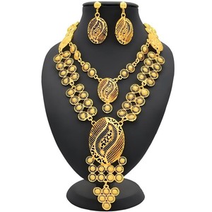 Ensemble boucles d'oreilles longues vintage en alliage plaqué or et collier pour femme, style européen et américain, idéal pour mariage, vente en gros transfrontalière - Product Image 3