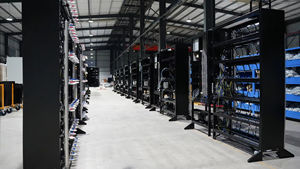 ระบบระบายความร้อนด้วยของเหลวอุตสาหกรรม H200-S จำนวน 36 ยูนิต กำลังไฟ 226 กิโลวัตต์ ความจุรับน้ำหนัก 30 เดซิเบล เงียบ ได้รับการรับรองมาตรฐาน CE ตู้สำหรับฟาร์มเซิร์ฟเวอร์ - Product Image 2