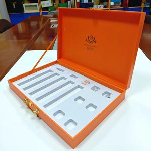 Boîte à cigares cosmétique <span class=keywords><strong>en</strong></span> <span class=keywords><strong>cuir</strong></span> PU avec logo de luxe personnalisé avec poignée dorée <span class=keywords><strong>en</strong></span> mousse Eva - Product Image 1