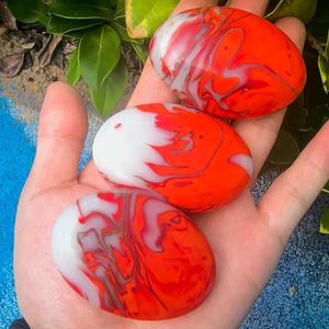 Vente en gros de cristaux de palmier artisanaux de haute qualité, rouges et blancs, pierres de guérison, pierres de polissage pour la décoration de la maison selon le Feng Shui - Product Image 1