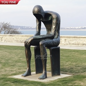 Sculpture YOUFINE abstraite en bronze d'un homme assis avec poitrine creuse pour l'art public moderne et la décoration des parcs - Product Image 4