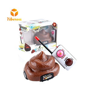 Voiture télécommandée en plastique amusante pour enfants, jouet farfelu et original, idéale pour les fêtes, le poisson d'avril, ou comme cadeau. - Product Image 1