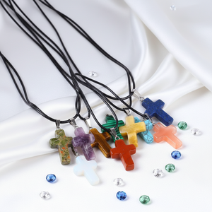Collier en croix de pierres précieuses polies en cristal de qualité supérieure, quartz <span class=keywords><strong>clair</strong></span> et améthyste, favori des clients, idéal pour les cadeaux d'anniversaire - Product Image 4