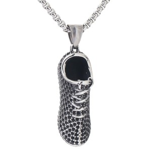 Collar con colgante de zapatilla de correr de acero inoxidable para hombres y mujeres, regalo de joyería de moda con cadena de color plateado - Product Image 5