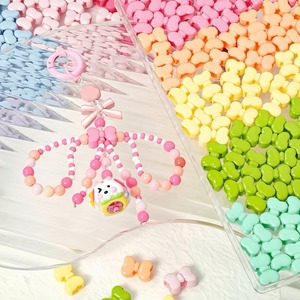 Accessoires de chaîne de téléphone portable faits à la main dessin animé mignon DIY Trou droit Acrylique Perles en vrac Lucite Matériaux de fabrication de bijoux - Product Image 1