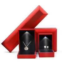 Boîte à bijoux rectangulaire lumineuse à LED sans joint, sur mesure pour bagues, pendentifs et bracelets, avec motif uni laqué