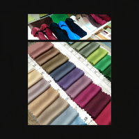 A195 Ventes chaudes Couleurs disponibles Tissu doux, lisse, respirant, léger, 100% polyester, tissu satiné uni brillant, jupes